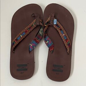 Tom’s flip flops women’s size 7 lightweight vacation travel shoes boho embroider